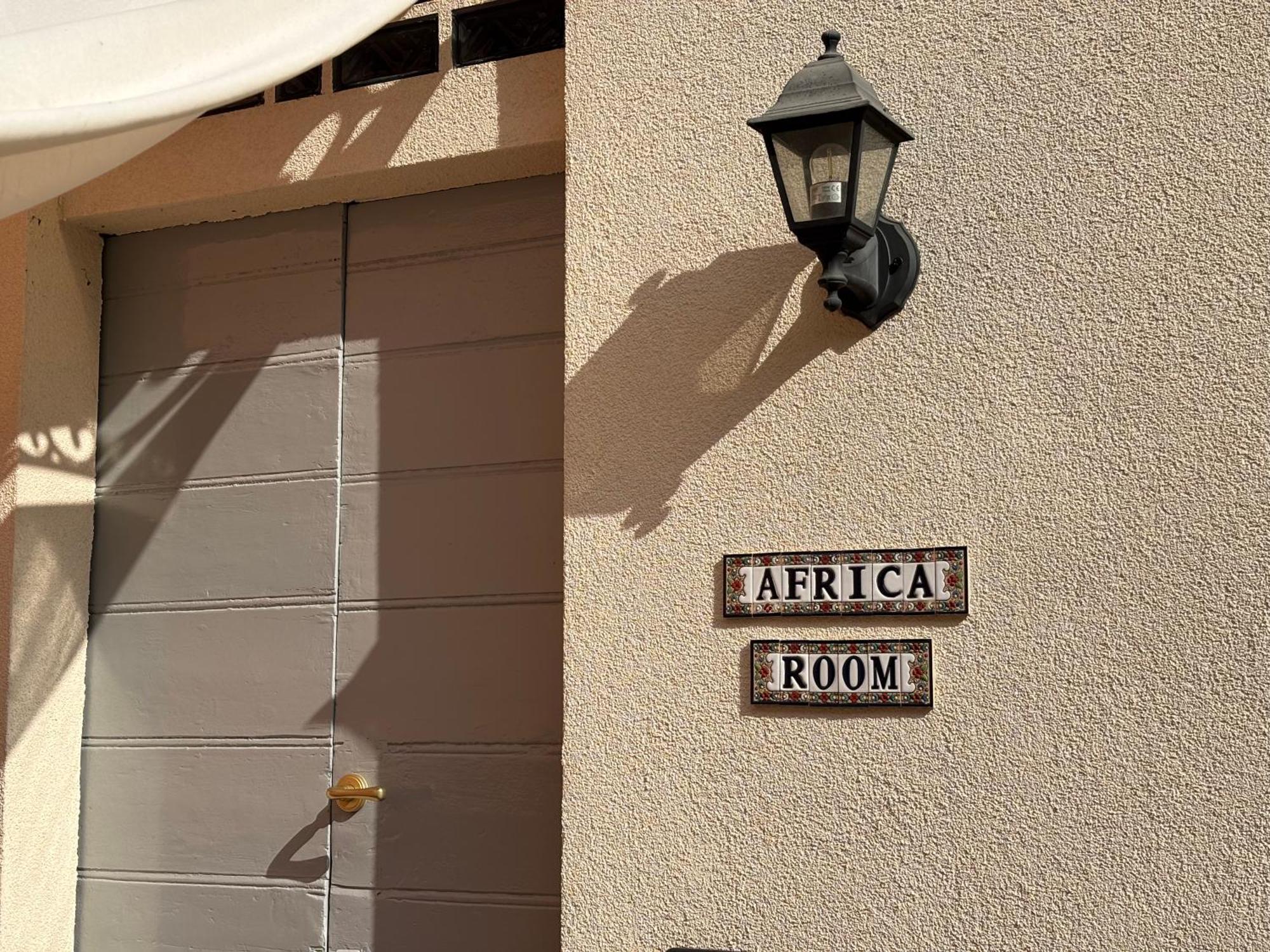 Friendly Africa Room Como Center Luaran gambar